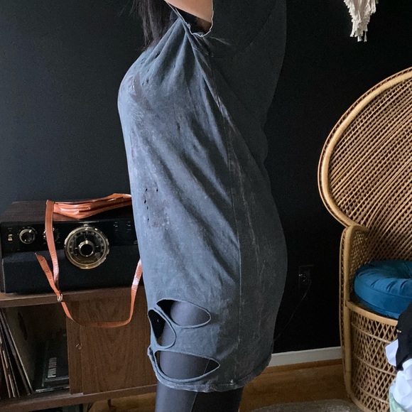 Distressed tshirt dress - Picture 5 of 10